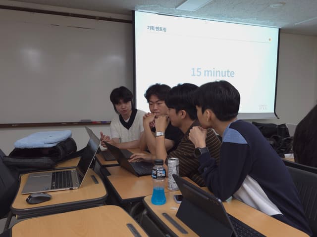 동아리방의 기획서가 시장의 쓰레기통으로 직행하는 이유: '학생 창업'의 독